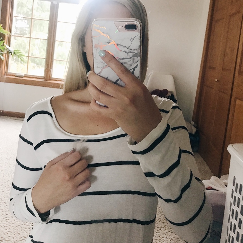 SIMPLE BLACK WHITE STRIPED SHIRT